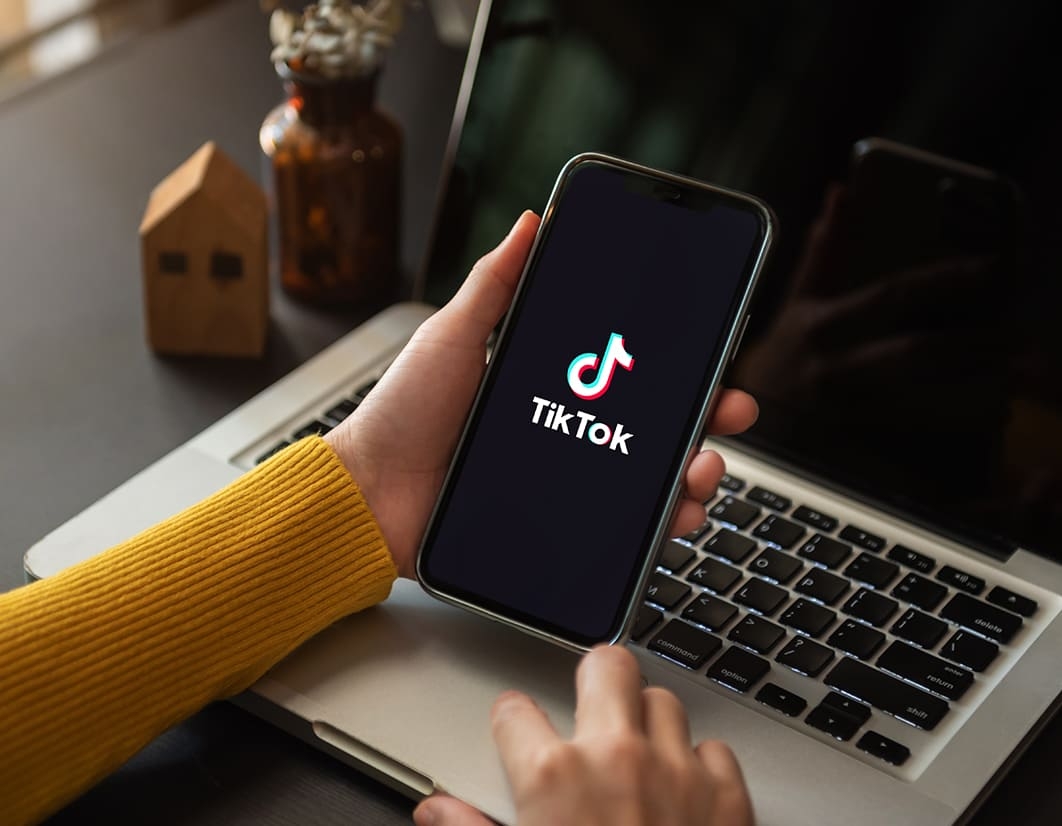 Banner Bingung Cara Blokir dan Buka Blokir Orang di TikTok? Cek Cara Ini Deh!