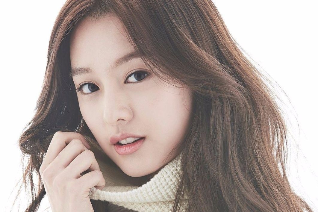 Banner Daftar Lengkap Film, Drakor, dan Show yang Dibintangi Kim Ji-won