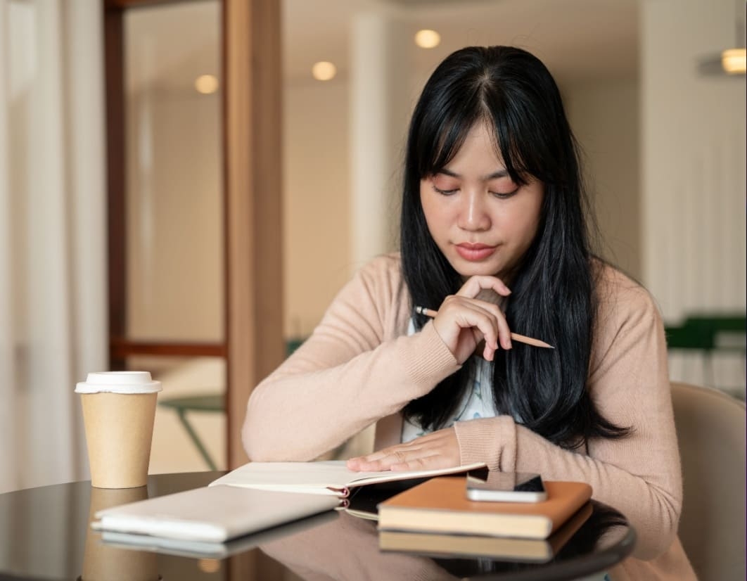 Banner Law of Attraction: Definisi, Cara Kerja, dan Contohnya
