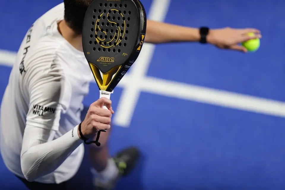 Banner Kenali Tren Olahraga Padel, Ternyata Beda dengan Tenis!