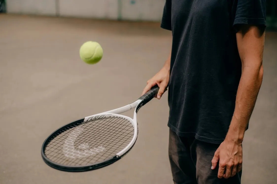 Banner Nggak Sama! Ini 7 Perbedaan Padel dan Tenis 